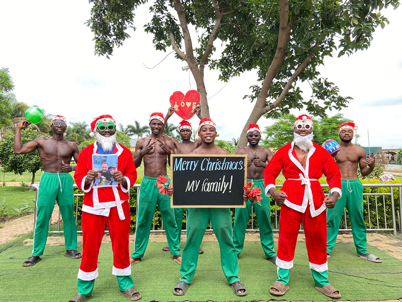 Das African Fitness Team - grüne Hose